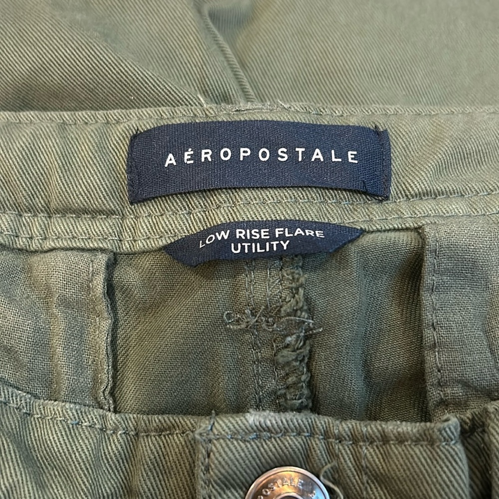 Never worn - Aeropostal, size 10, low-rise, flare cargo pants (Olive).